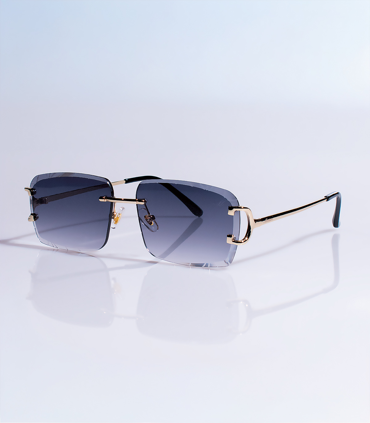 monture-deep-shadow-noir-gold-front-sunglass-model8-1200x1372 Monture Shadow Gold Zonnebril - Afbeelding 1